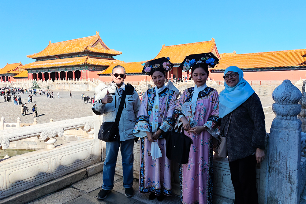 Tour 2 , Forbidden City . Mutianyu Great Wall .